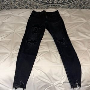 size 0 american eagle curvy super high rise jeans. worn a handful of times